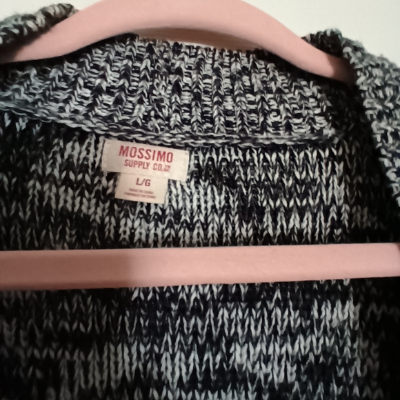 Black and white zig zag sweater - Picture 4 of 9